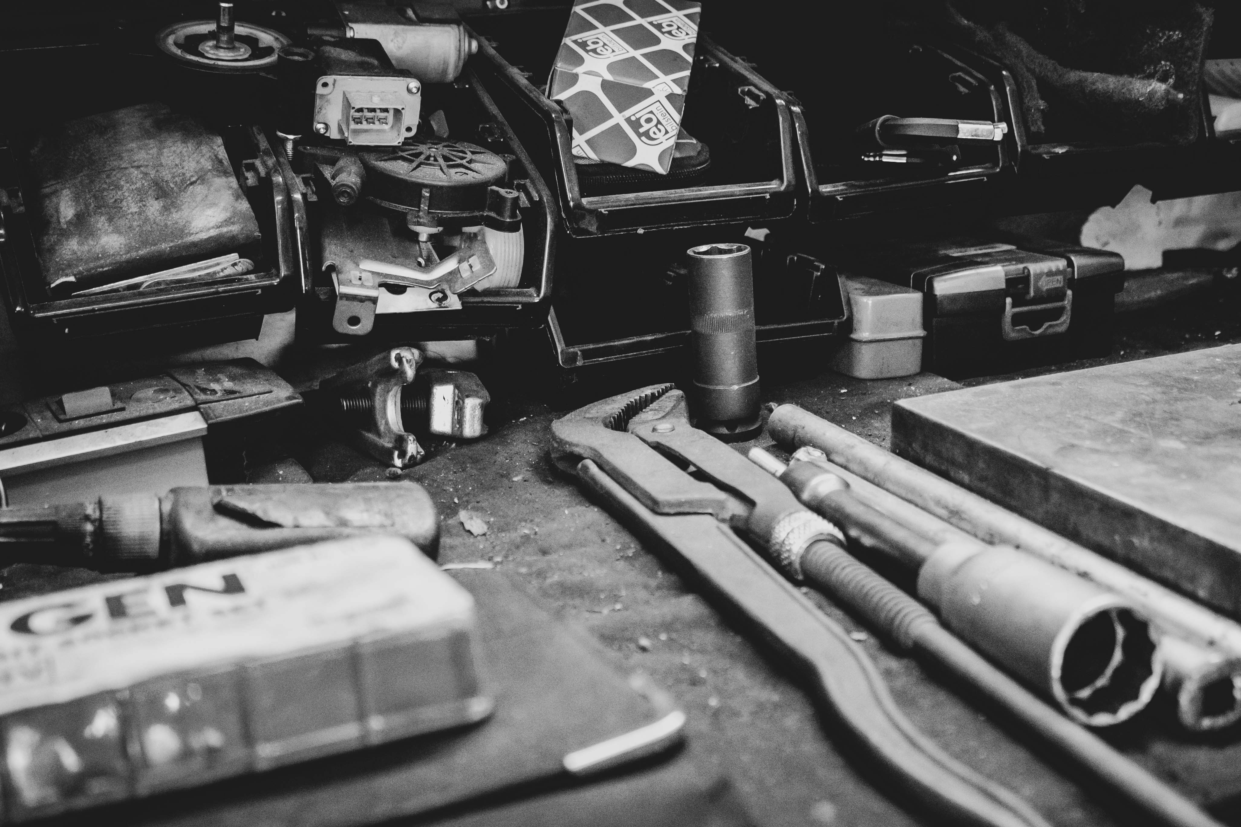 Werkzeuge und Ersatzteile bei RM Autoservice