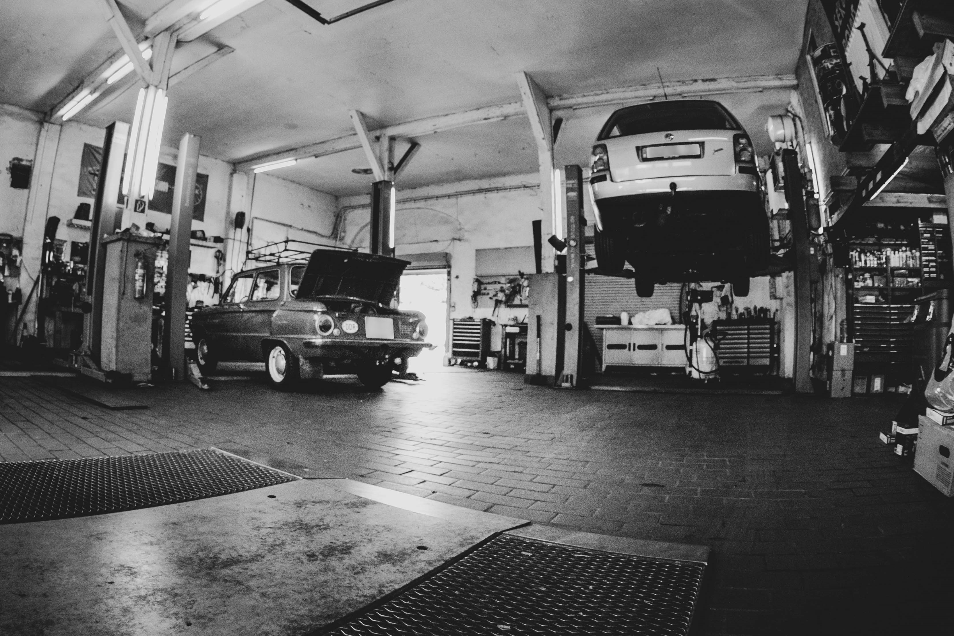 Werkstatt-Innenansicht von RM Autoservice in Berlin-Johannisthal